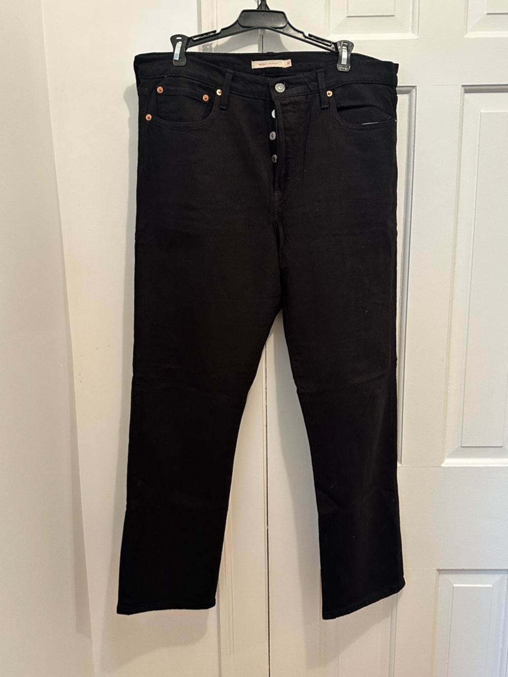 Levi's Women's Straight-Leg Jeans in Black